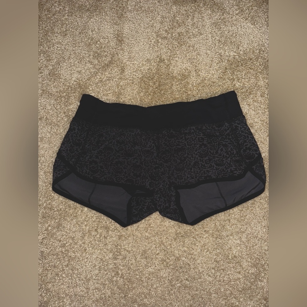 Lululemon Running Hot Shorts - 2.5” Inseam Size 6